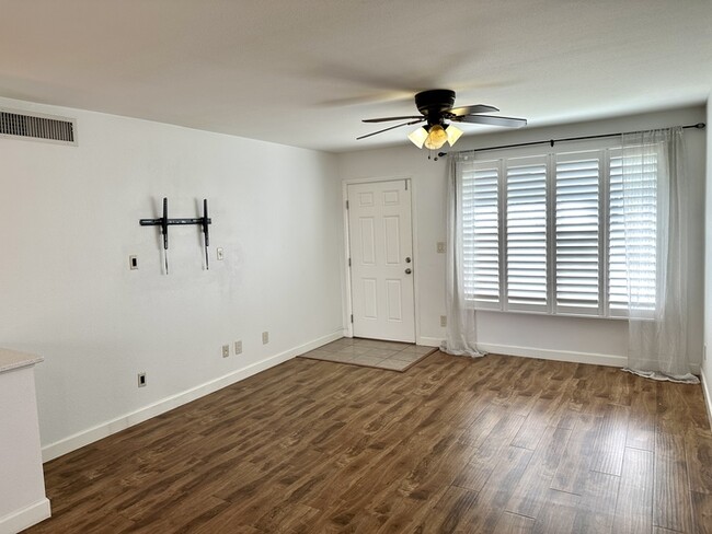 Foto del edificio - Gorgeous Updated Encanto Park Townhome