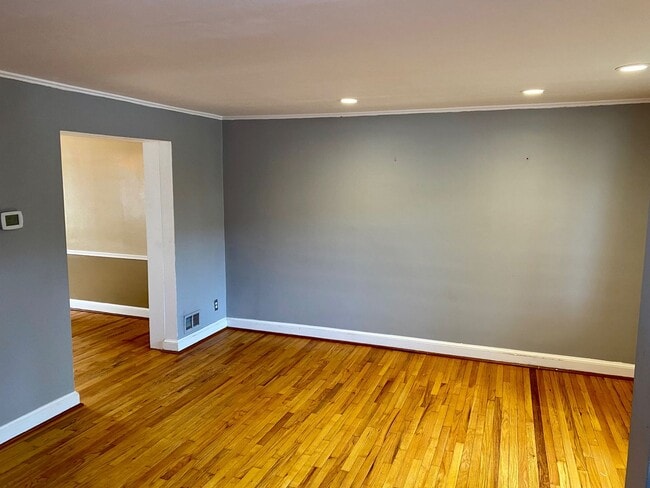 Building Photo - Charming 3 Bedroom/1.5 Bathroom Townhome in Towson, MD!