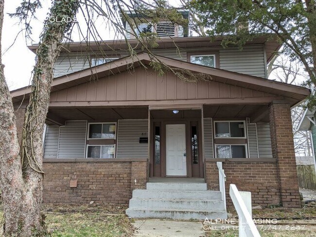 Building Photo - Near Eastside 5BR/2BA House w/Garage!