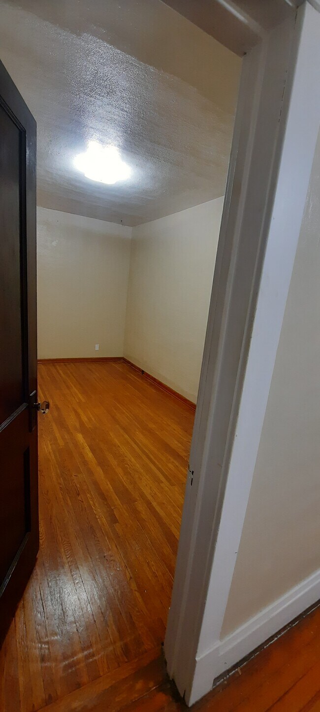 Building Photo - 369 Reiman St