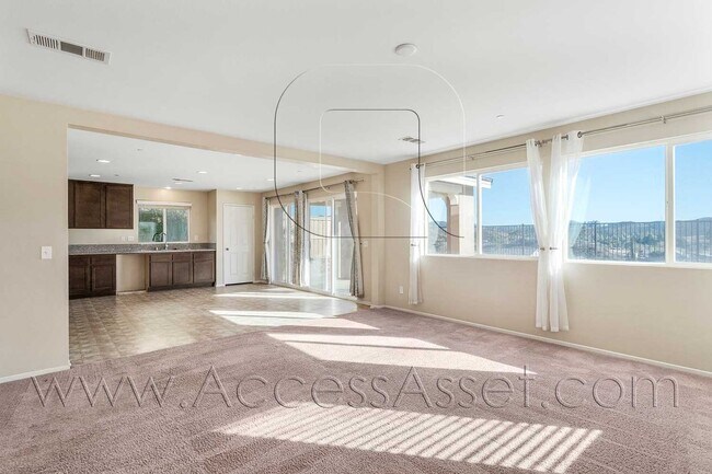 Foto del edificio - Spacious 4 Bed/3 Bath Home In Desirable Ca...
