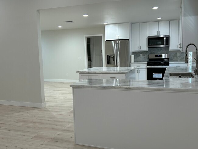 Kitchen - 6145 Rod Ave