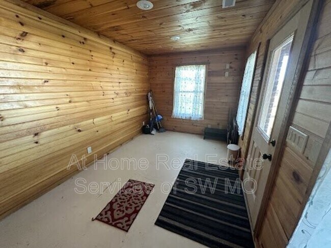 Building Photo - 201 Woodview Rd