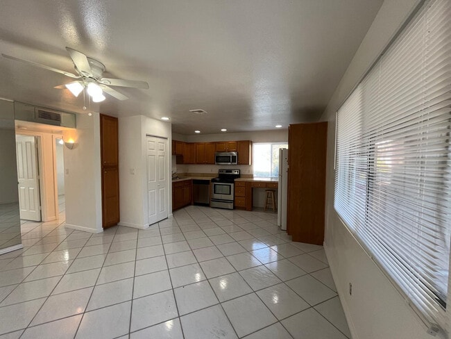 Foto del edificio - 12440 N 20th St