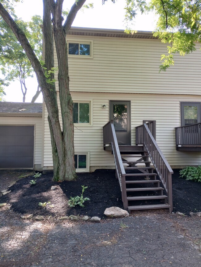 Building Photo - 3285 Delburn Ave