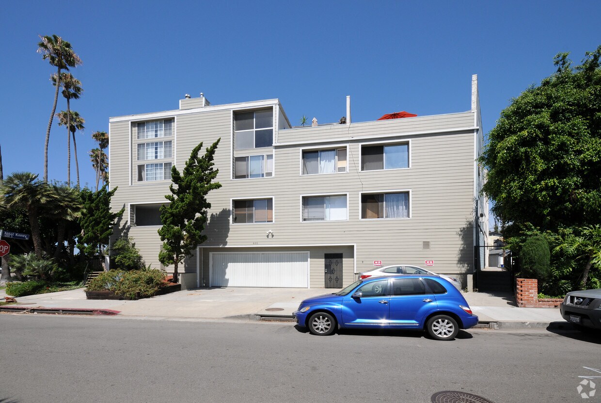 Building Photo - 601 Coeur D Alene Ave