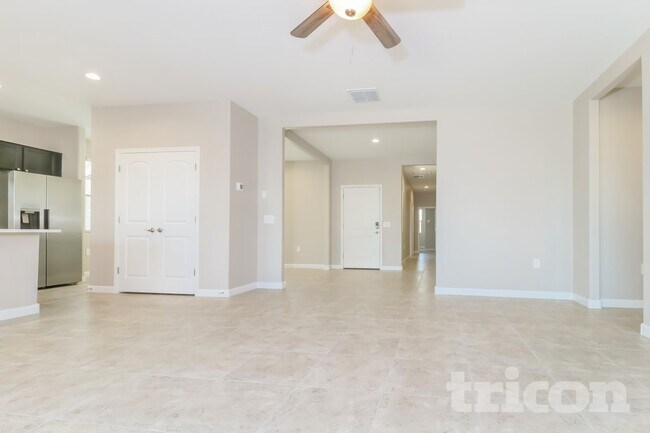 Foto del edificio - 30361 W Crittenden Ln