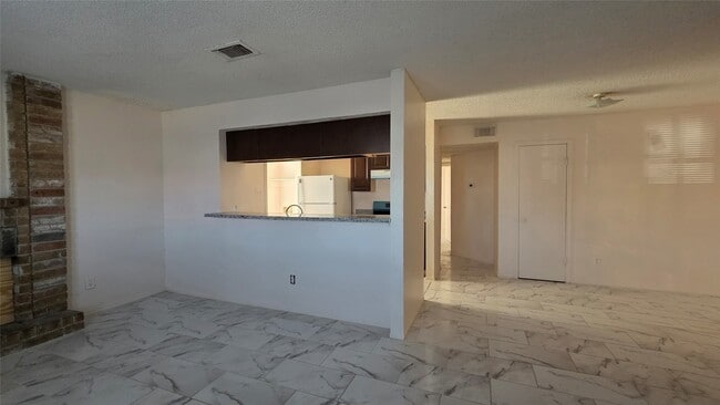 Building Photo - 1327 Brenda Ln