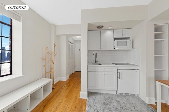 Building Photo - 45 Tudor City Pl