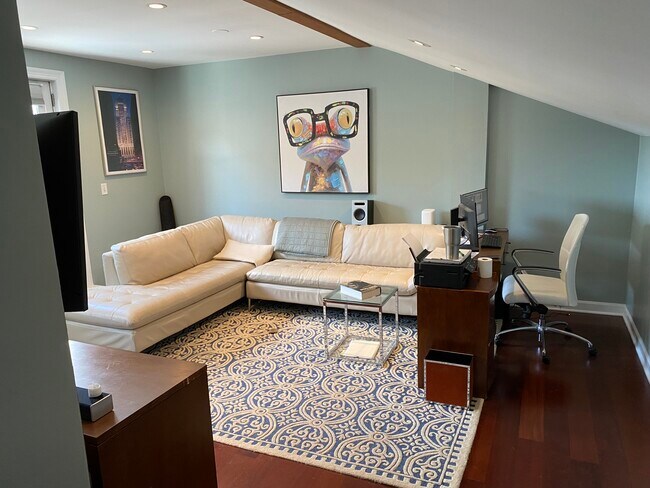 Foto del edificio - 3721 N Sheffield Ave