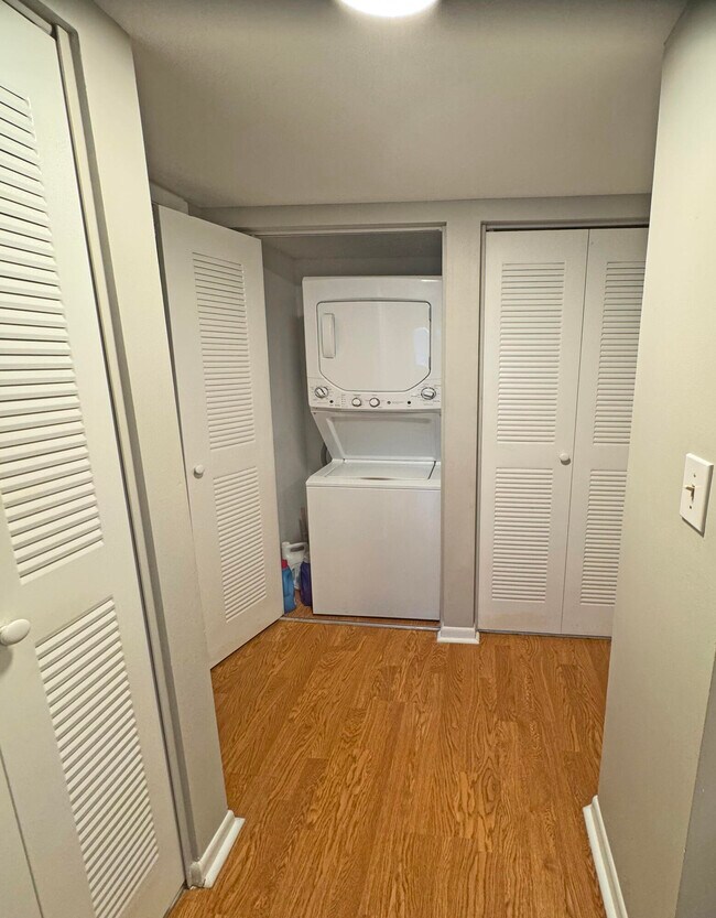 Foto del edificio - 7076 Huntington Ln