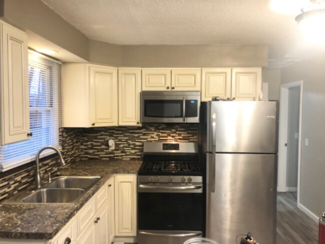 Foto del edificio - 2160 Plainfield Ave
