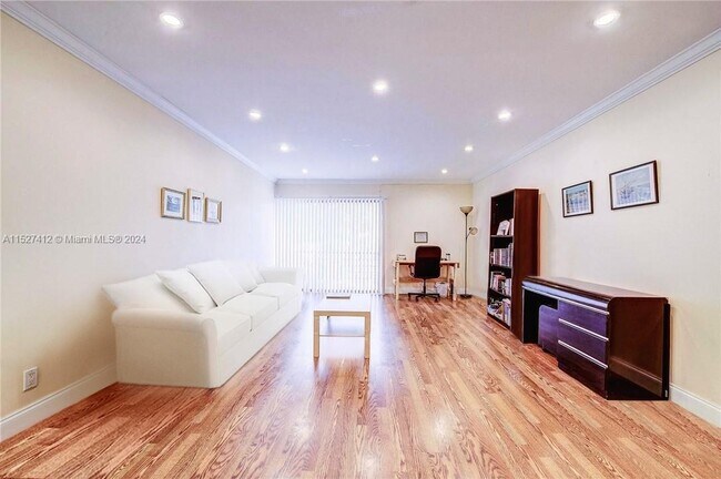 Foto del edificio - 4000 N Hills Dr