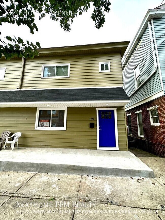 Building Photo - Gorgeous must see 3 bed, 3 bath updated ho...
