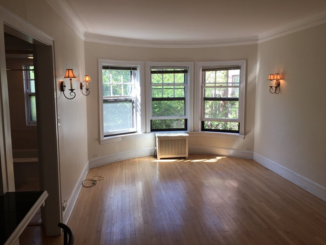 850 Hinman Ave Unit 2, Evanston, IL 60202 Condo for Rent in Evanston