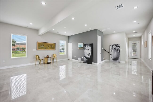 Building Photo - 2505 Anita St