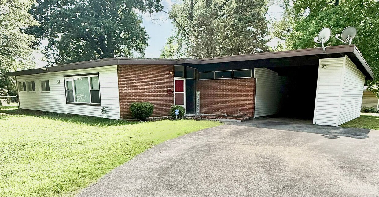 Primary Photo - Spacious 3 + Bedroom with 2 Full Baths for...
