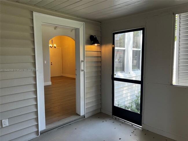 Foto del edificio - 3673 SW 15th St