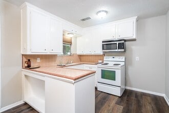 Building Photo - 503 Carrell St