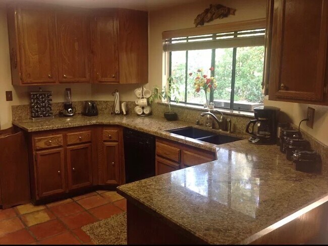 Foto del edificio - 1101 Heatherview Dr