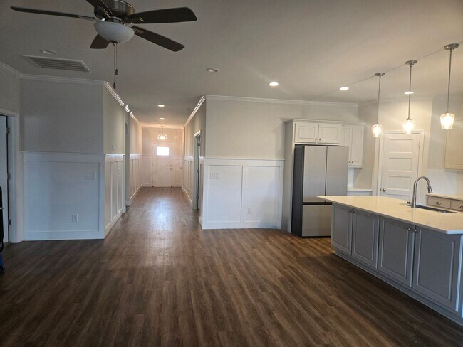 Foto del edificio - FOR RENT in MIDLAND! Available Now!