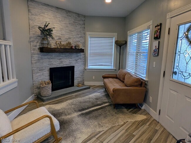 Foto del edificio - 1902 Harding Dr