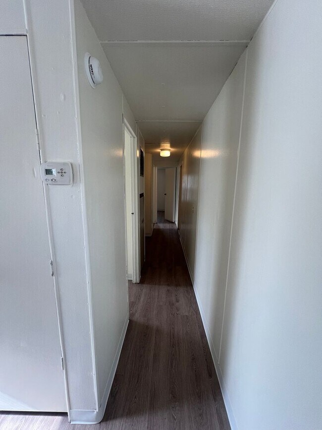 Foto del edificio - 2 bed 1.5 bath home with off-street parking