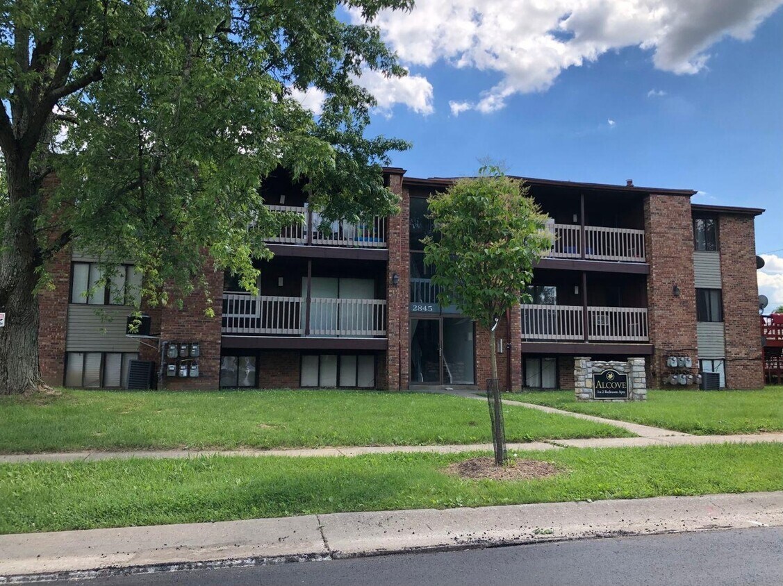 Primary Photo - 2845 Glenaire Dr
