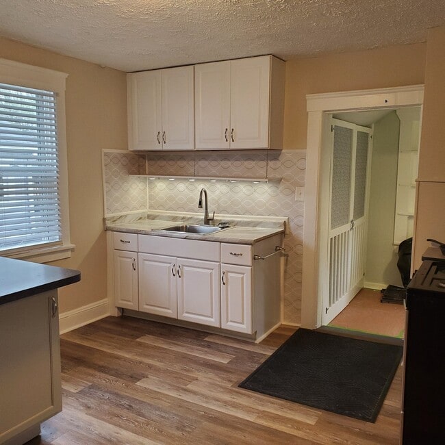 Photo - 3136 W 40th St (Cleveland, OH) Apartment