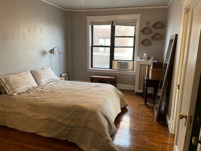 Bedroom - 4515 Maryland Ave