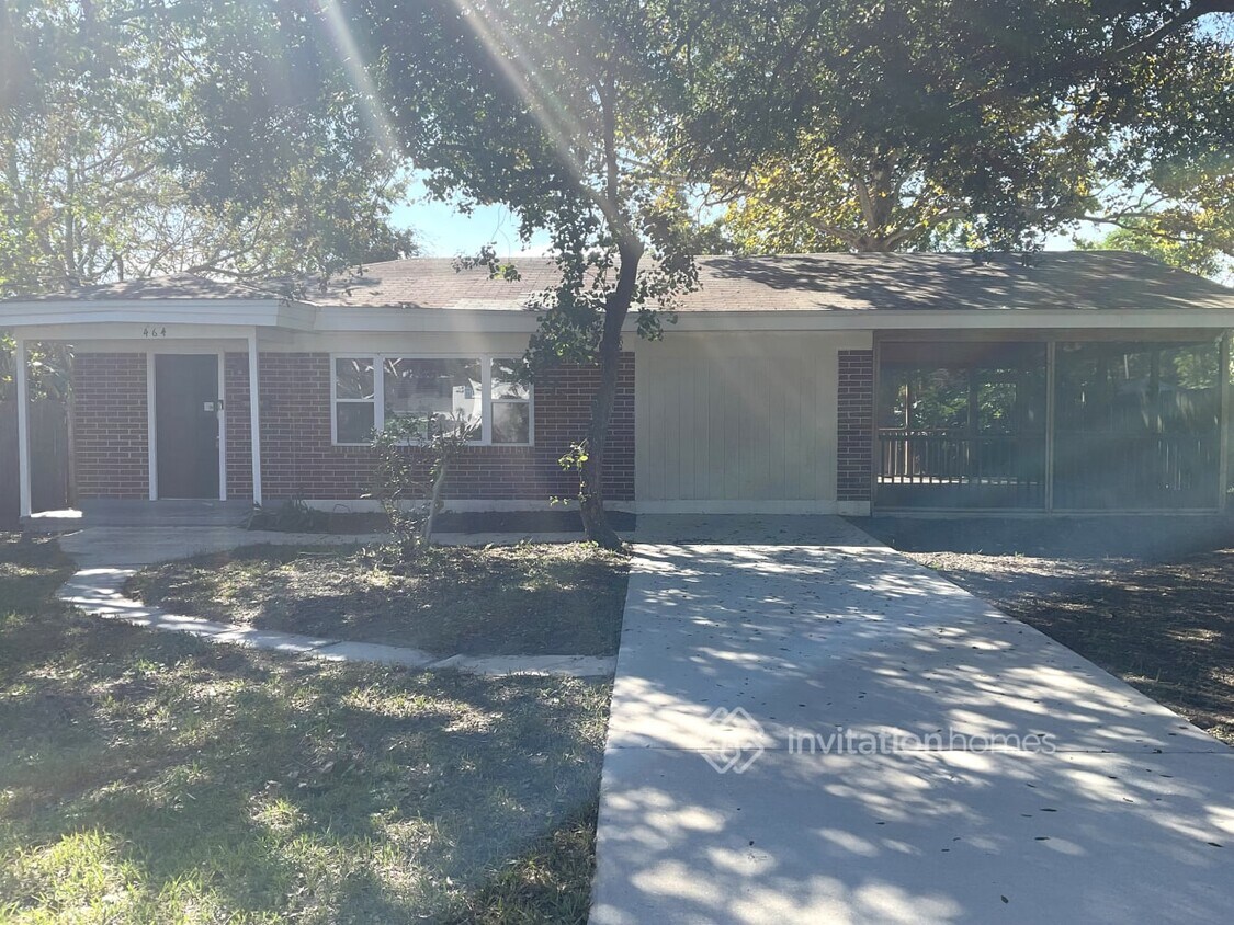 Primary Photo - 464 Skate Rd