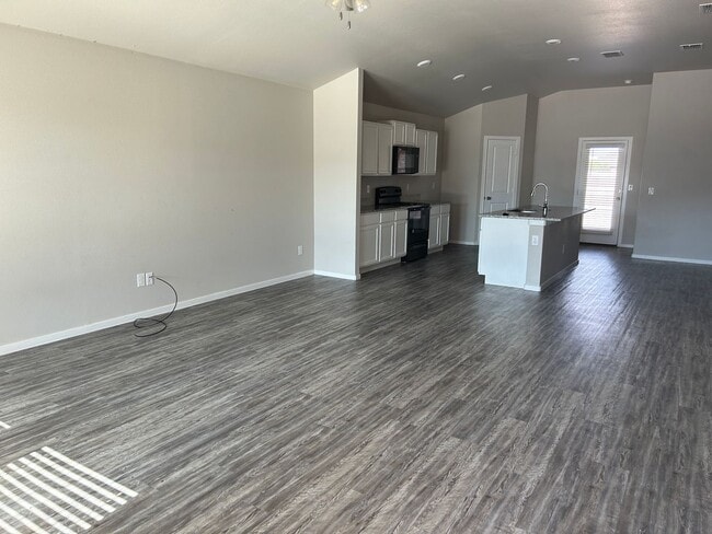 Building Photo - Cute 3 bedroom 2 bath Home!