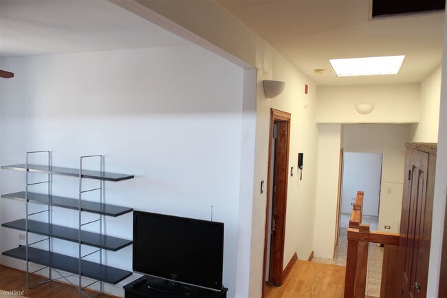 Building Photo - 2 br, 1 bath  - 111 S 42nd St #3