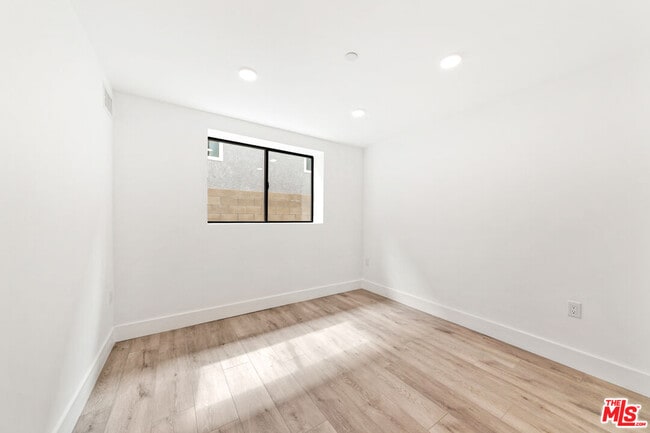 Building Photo - 11013 Hartsook St