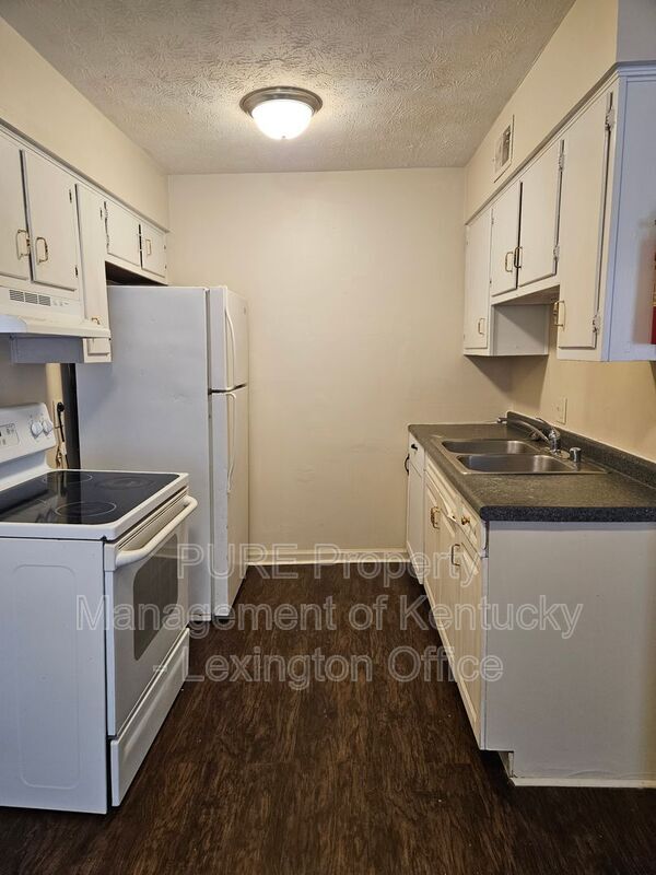 Building Photo - 239 Landings Dr
