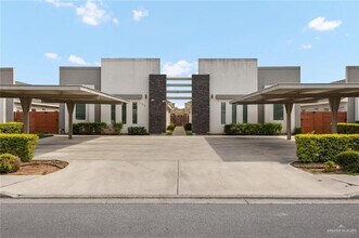 Building Photo - 1703 W Garrison Dr