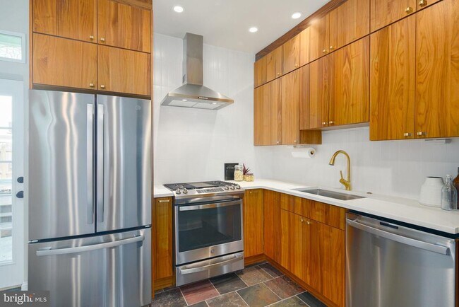 Foto del edificio - 2215 E Boston St