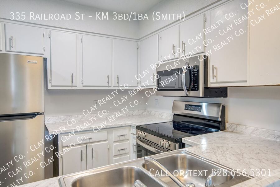 Primary Photo - 335 Railroad St