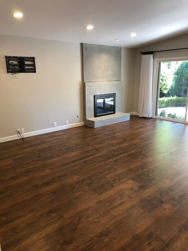 Foto del edificio - Well maintained, updated Goleta home