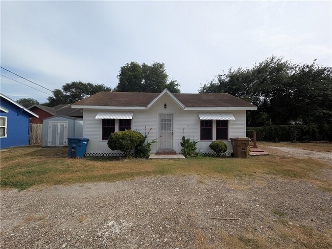 Building Photo - 615 6th St