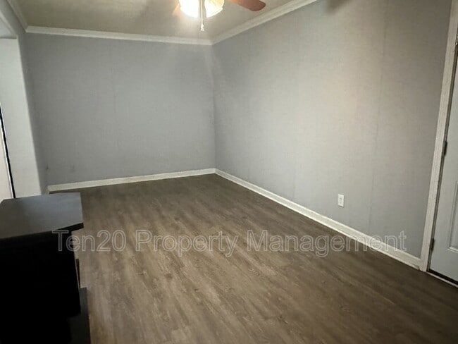 Foto del edificio - 6219 Stoneway Dr