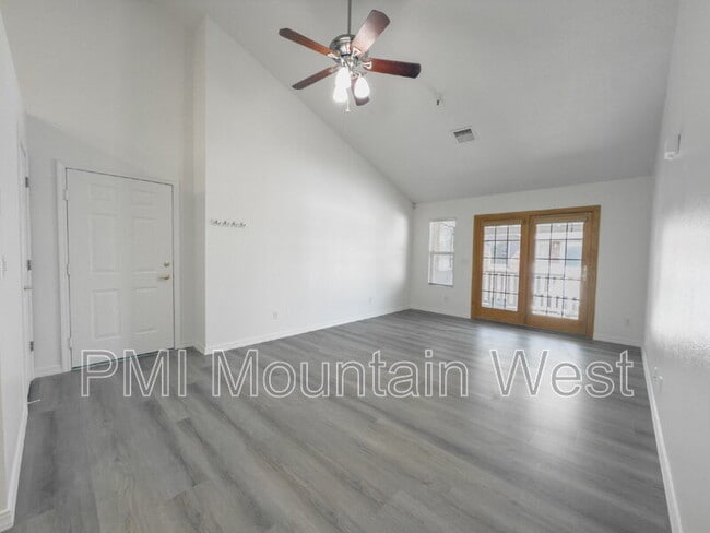 Building Photo - 320 N 500 W