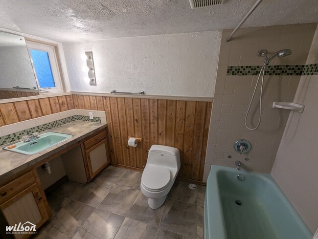 Building Photo - 2150 Porter St