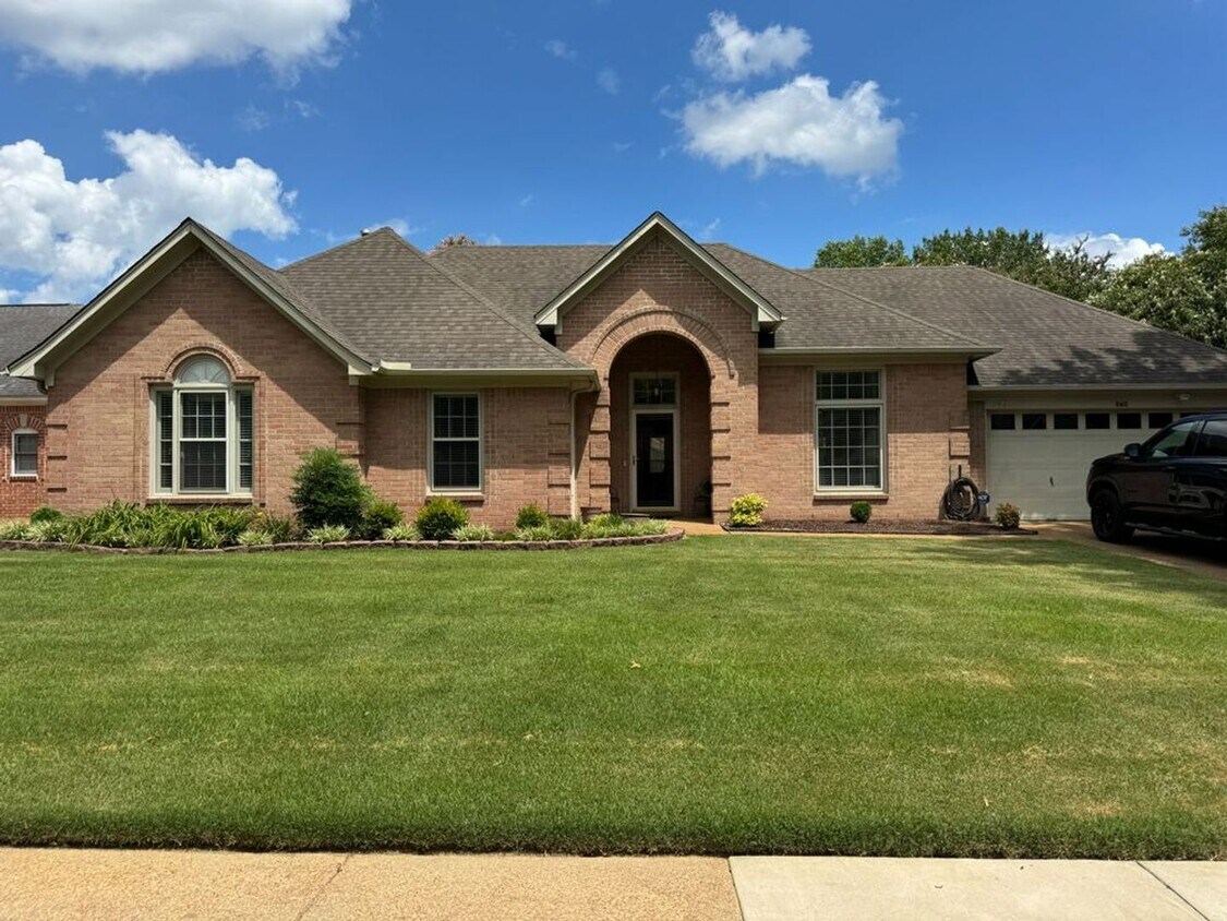 Large 3 bedroom home in the heart of Colliervile! - Large 3 bedroom home in the heart of Colliervile!