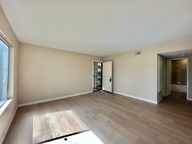 Foto del edificio - Newly Remodeled 2 Bedroom 2 Bath Near UTC ...