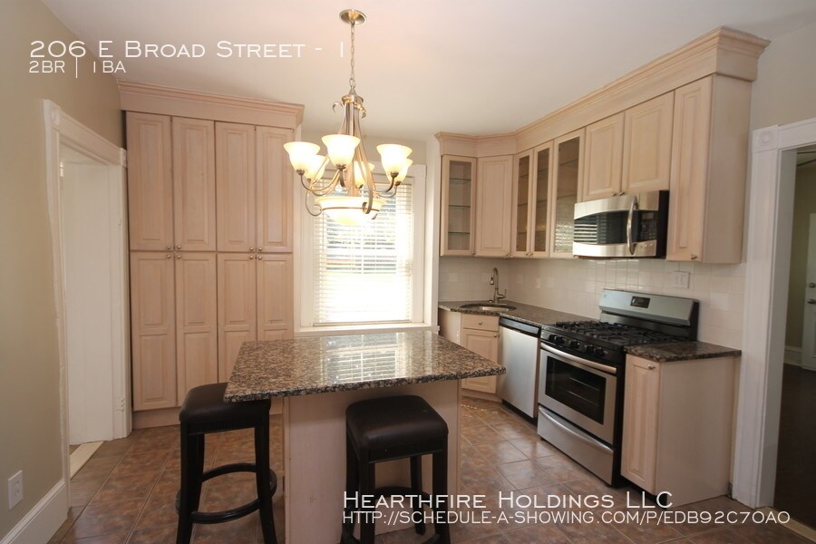 Primary Photo - 206 E Broad St