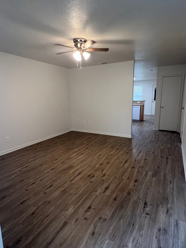 Building Photo - 416 Justin Ln