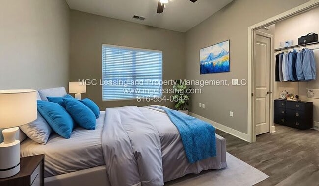 Building Photo - Sophisticated Style and Scenic Views in No...