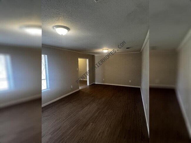 Building Photo - 303 Beaconsfield Rd