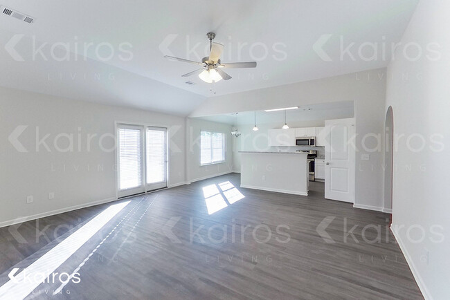 Building Photo - 816 Heather Dr